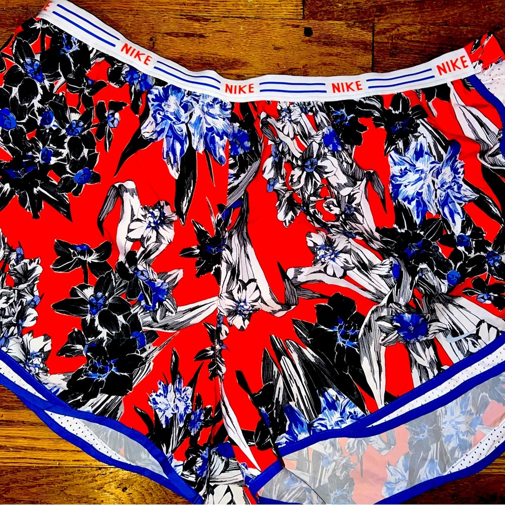 Women’s Nike Dri - Fit Shorts. Nike Plus Size Floral Shorts. Size 2XL